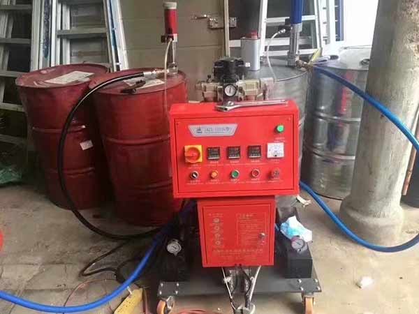 氣動(dòng)噴涂機(jī)(圖2) JNJX-III(E)型氣動(dòng)噴涂機(jī)養(yǎng)殖場(chǎng)保溫施工案例