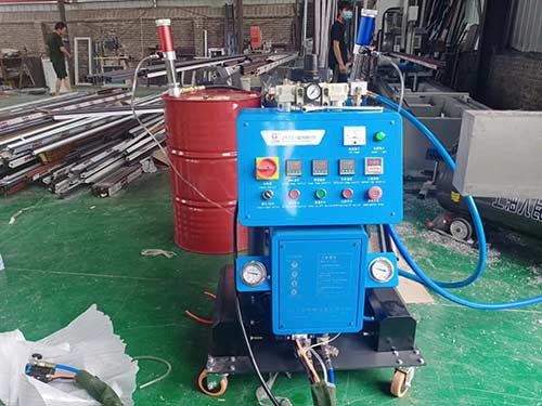 鋁型材填充聚氨酯 定時定量功能(圖1) Q2600D鋁型材填充聚氨酯設(shè)備