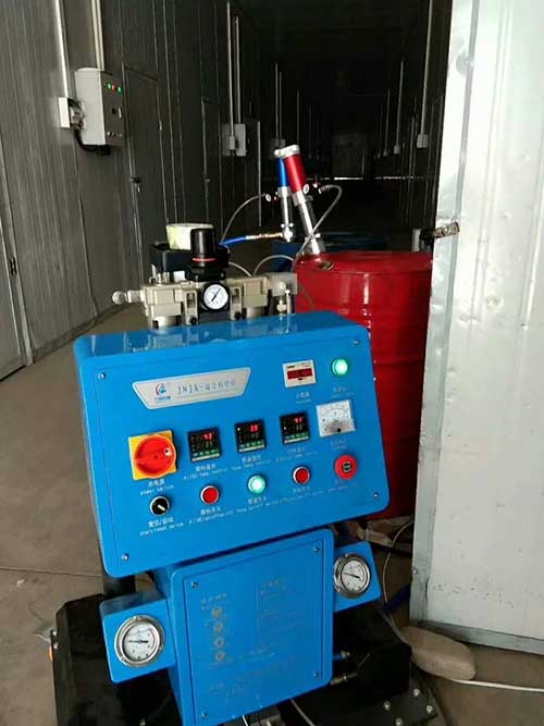 冷庫泡沫噴涂外墻保溫施工機械(圖1) Q2600冷庫泡沫噴涂外墻保溫施工機械