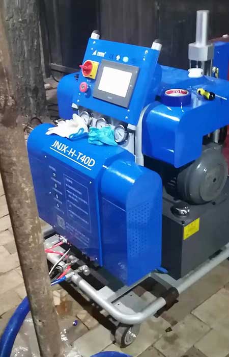 噴涂硬泡聚氨酯用什么設(shè)備 冷庫(kù)外墻溫施工噴涂機(jī)(圖1) T40D噴涂硬泡聚氨酯設(shè)備