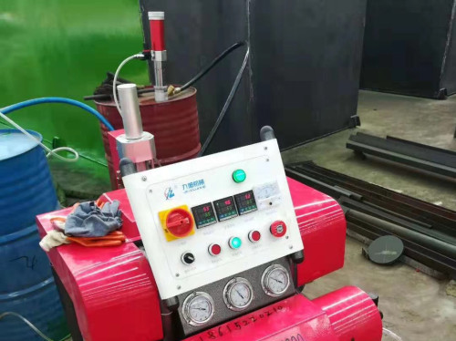 使用聚氨酯高壓噴涂機(jī)需要注意哪些常識呢